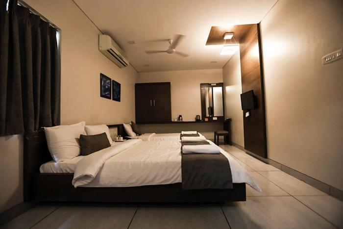 Отель Sree Sakthi Residency Канчипурам Экстерьер фото
