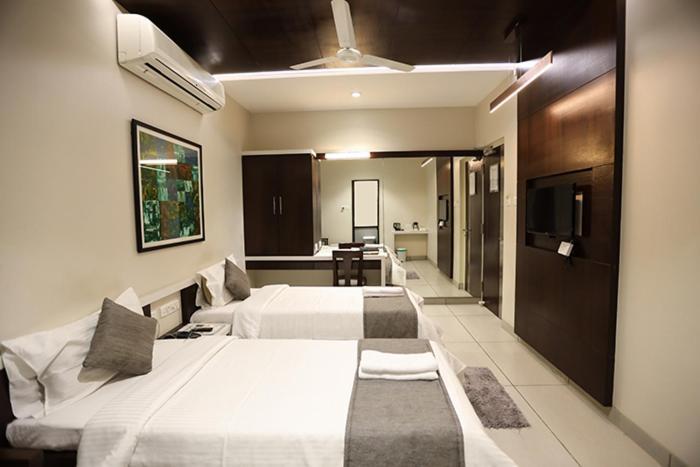 Отель Sree Sakthi Residency Канчипурам Экстерьер фото